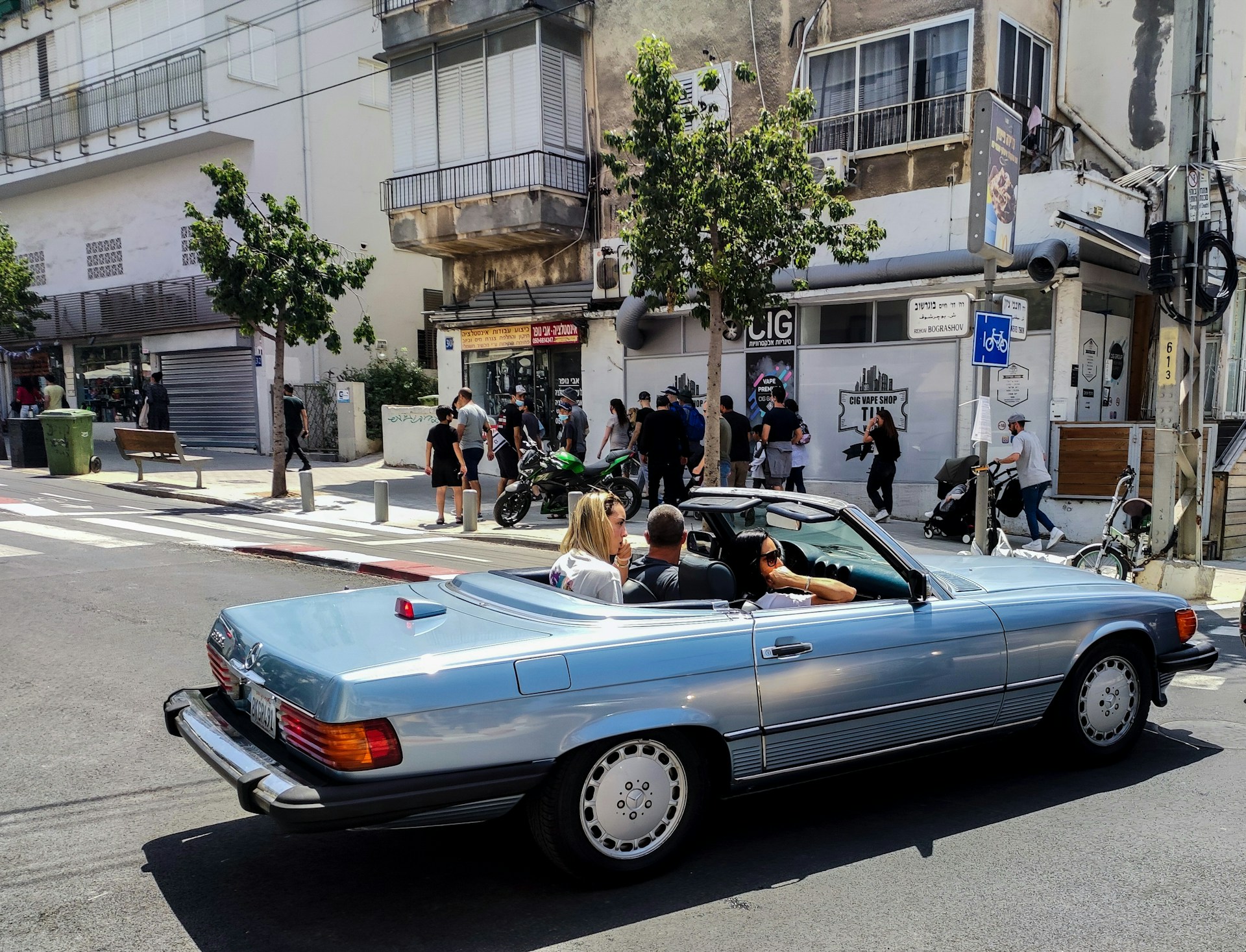 Mercedes cabriolet : l’art de ralentir sur la Côte Amalfitaine